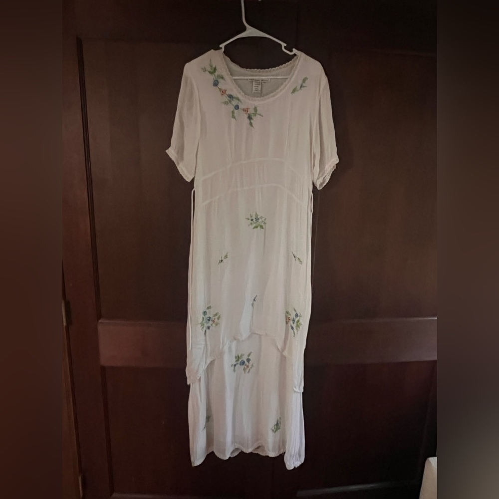 Papillon Los Angeles Medium white embroidered dress tiered skirt made in India